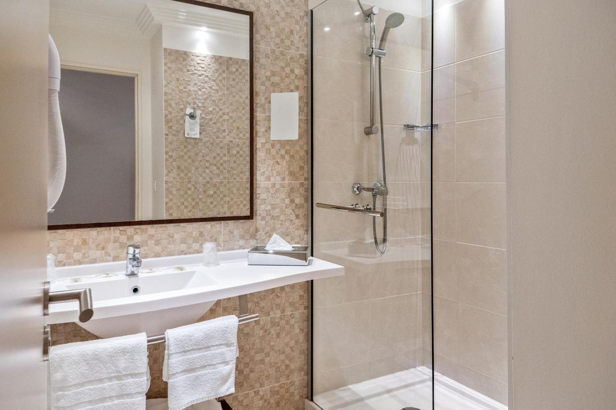 Brit Hotel Châteaudun المظهر الخارجي الصورة